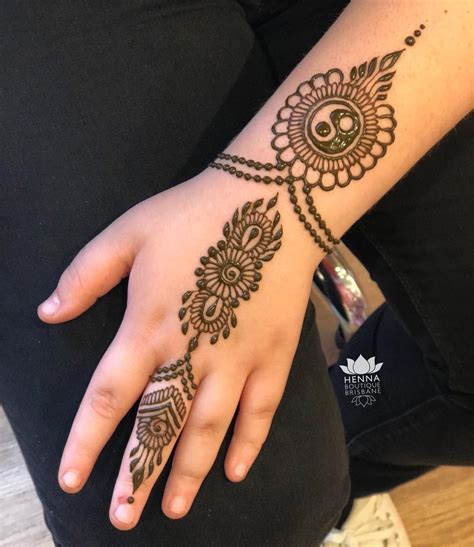Easy And Simple Mehndi Designs That You Should Try In 2020 Tikli