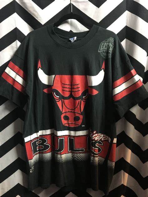 T Shirt Chicago Bulls W Striped Sleeves Boardwalk Vintage