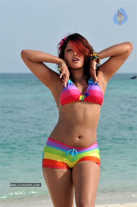 Hot Pics Komal Jha Bikini Tollywood Actress Pics At Beach Hot