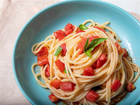 Spaghetti Al Pomodoro Crudo Spaghetti With No Cook Raw Tomato Sauce