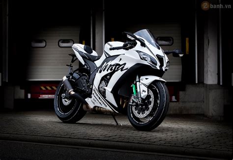 Pearl blizzard white / metallic flat raw titanium. Kawasaki Ninja ZX-10R 2016 đầy phong cách trong bản độ ...
