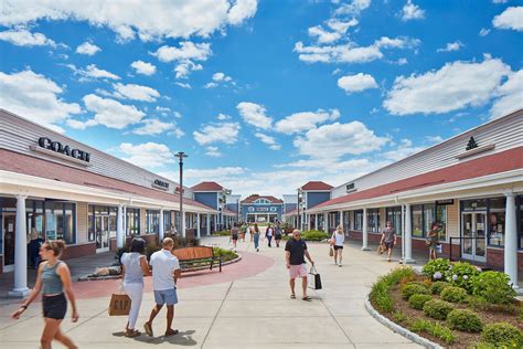 Shop At The Wrentham Village Outlets View Hours And Store Map