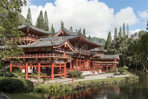 Byodo In Japanese Buddhist Temple In Oahu Hawaii Stock Photo Image