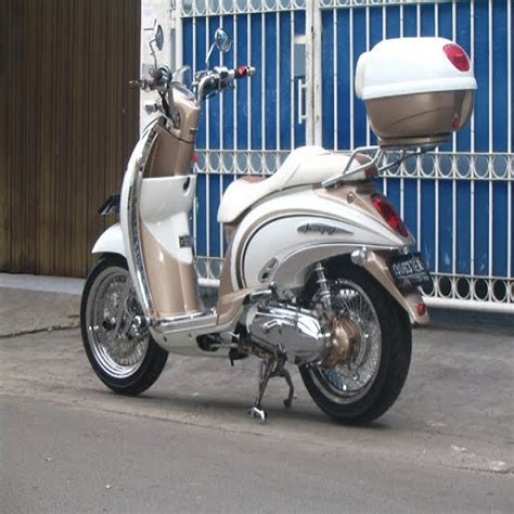 Jun 02, 2020 · modifikasi scoopy karbu motor honda scoopy ini keluaran pertamanya memang motor dengan pembakaran yang masih karbu, maka desain retro klasik masih kental terlihat pada motor honda matic ini. 11 Gambar modifikasi scoopy terbaru airbrush thailook velg ...