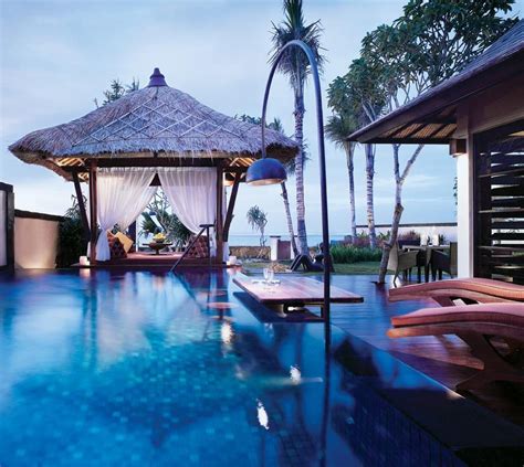 8 Romantic Hotels With Ultimate Honeymoon Suites Bali Resort Dream Vacations Romantic Hotel