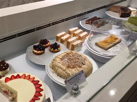 Lady m has launched a limited edition mooncake lantern in partnership with netflix and pearl studio's animated musical, over the moon. mummywee: Lady M @ Orchard Central