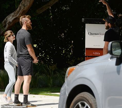 Brooks Laich Spotted With Pals At House With Real Estate Sign In La Daily Mail Online