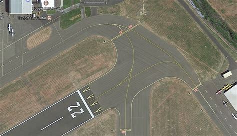 landing - Yellow chevron markings at end of runway, what do they mean ...