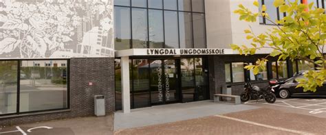 700m2 med steno terrazzo (larvikitt). Lyngdal kommune - LYNGDAL UNGDOMSSKOLE