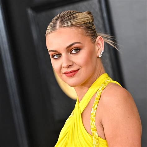 Kelsea Ballerini Leaves The Stage After Being Hit With An Object