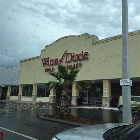 'atlanta angel' tyler perry paid for seniors' groceries at more than 70 stores. Winn-Dixie - 6 tips