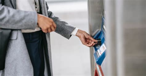 Bis zu diesem limit können sie jeden monat einkäufe tätigen. Wann fallen bei Kreditkarten Sollzinsen an und in welcher ...