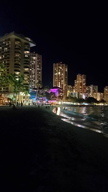 Waikiki Beach At Night 🌴 Where To Walk For A Waikiki Beach Night