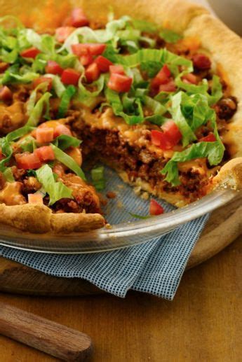Trim the excess dough around the sides, tuck the dough. Easy Crescent Taco Bake | Recipe in 2020 | Food recipes, Easy meals, Cooking recipes