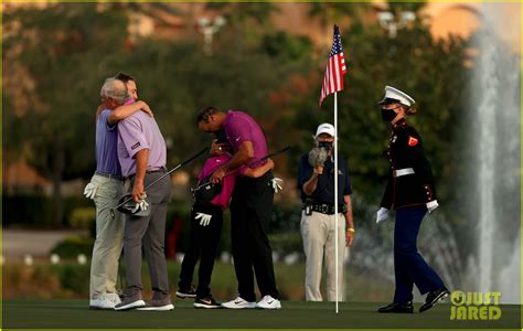 Photo Tiger Woods Proud Dad Competing Son Charlie Pnc Championship 16