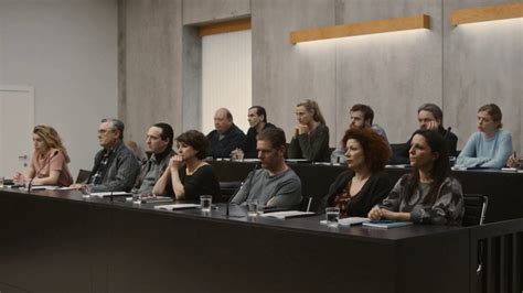 The Twelve Plongée En Eaux Troubles Avec Le Jury Dun Procès Belge La Loi Des Séries