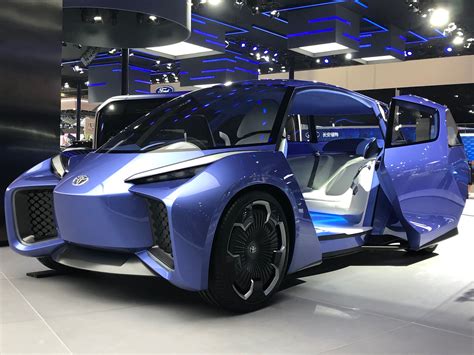 В центре сюжета харизматичная и циничная мошенница. Toyota shows off electric vehicle concept Rhombus