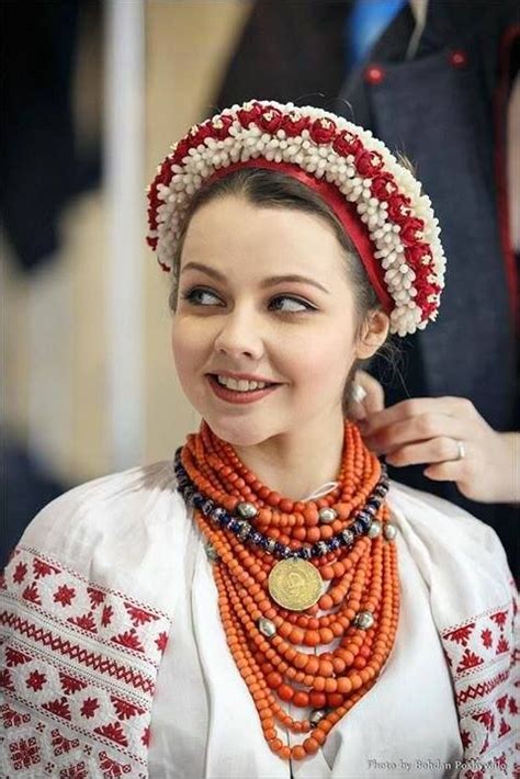 makoviya folk fashion womens fashion ukraine women floral headdress fairytale fashion