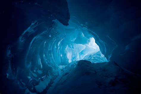 Check Out This Beautiful New 360 Video Footage Of An Ice Cave In Alaska