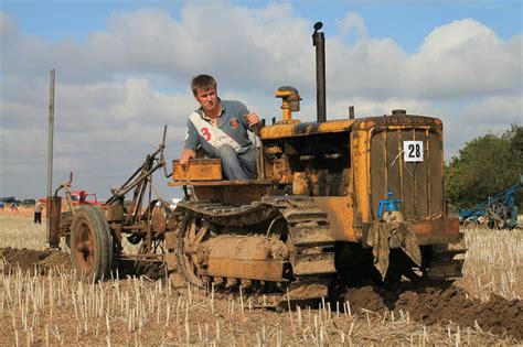 Caterpillar D2 Plowin The Field Vintage Tractors Old Tractors