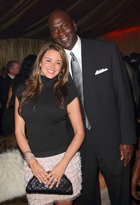 Michael jordan's first wife is juanita vanoy. Michael Jordan and Yvette Prieto's Cutest Pictures ...