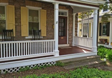 Cedar Wood Porch Railing System For Robust Traditional Porches