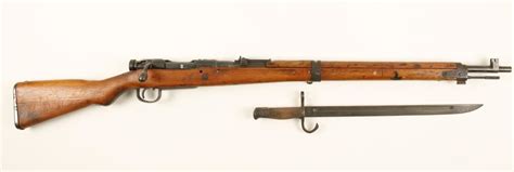 It had a 5 round magazine and a weight of about 3.7 kg. Arisaka Type 99 Sniper Cal: 7.7 SN:6598