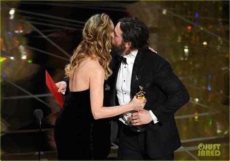 Brie Larson Speaks About Not Clapping For Casey Affleck At Oscars 2017 Photo 3871911 Brie