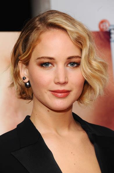 13 Stylish Celebrity Hairstyle Looks For Short And Medium Hair Pretty