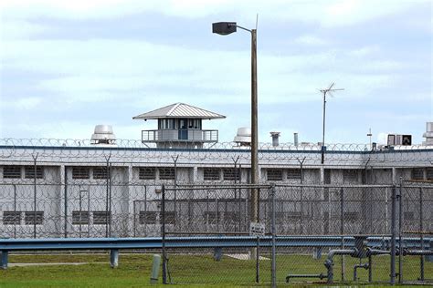 What corrections officials can do to prevent the spread of omicron