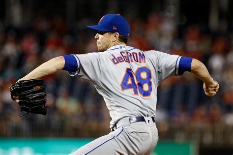 1 starter is off to one of the greatest starts ever. Jacob deGrom pourrait-il gagner le Cy Young avec ...