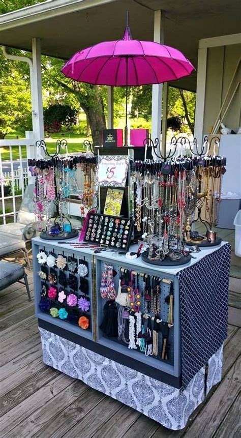 Paparazzi Jewelry Clever Display! On the wheels! | Diy jewelry display