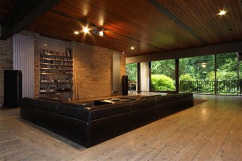 This house features a club room, karaoke room, 2 games rooms, and hot tub with a sauna.book now! On the market: Frazer Crane-designed 1970s four-bedroomed ...