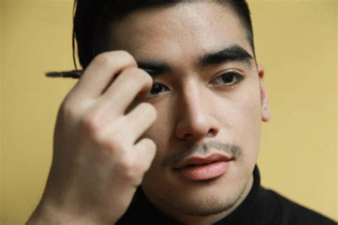 If you know any eyebrow obsessives, you know that they're not messing around when it comes to perfectly sculpting, feathering. How to get perfect, bushy, thick dark eyebrows for men