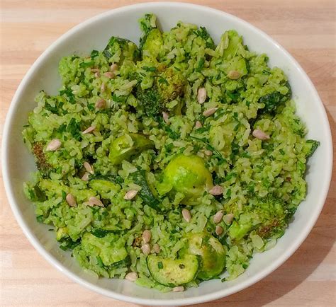 This Low Fodmap Coeliac Friendly Kale Pesto Rice Bowl Is So Flavoursome And Clean Tasting I