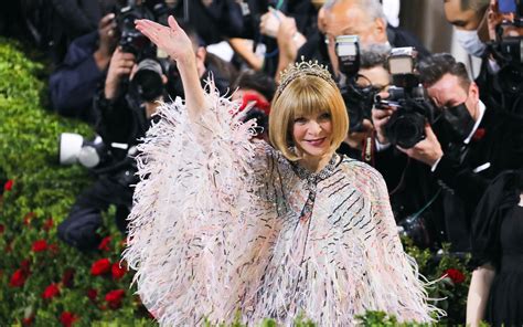 This Anna Wintour Biography Answers All Your Questions Worldnewsera