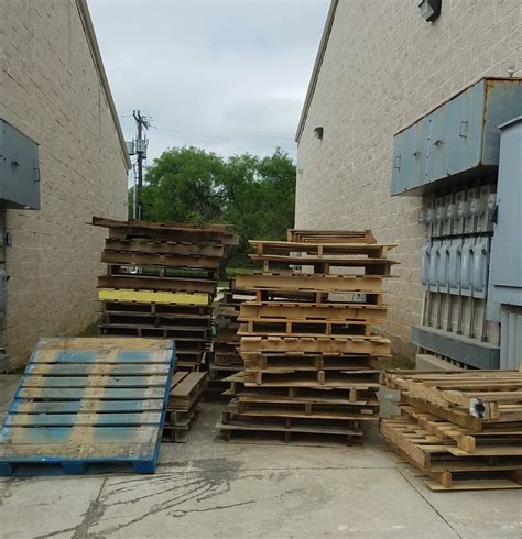 60+ Free wooden Pallets - ALL or None in San Antonio, TX, USA • 1001 ...