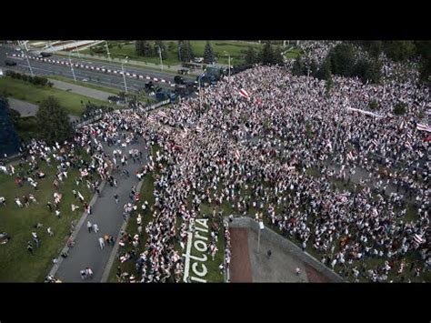 Cette manifestation était la dernière en date d'une série de mobilisations de femmes en biélorussie, pour réclamer le départ de m. Biélorussie : nouvelle manifestation massive de l ...