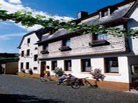 Det har en perfekt blandning av värde, komfort och bekvämlighet samt en romantisk miljö med en mängd bekvämligheter som är framtagna för resenärer som du. Pensionen - Mosel-Touristinformation
