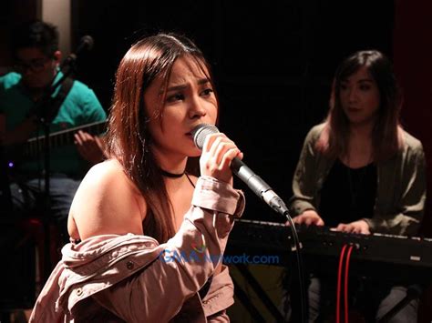 In Photos Marika Sasaki X Hannah Precillas On The Playlist Gma Music