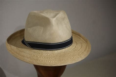 Le chapeau est sans doute l'élément le plus visible de votre tenue. Chapeau mixte, type Fedora, paille, T 55 à T 58 - Les ...