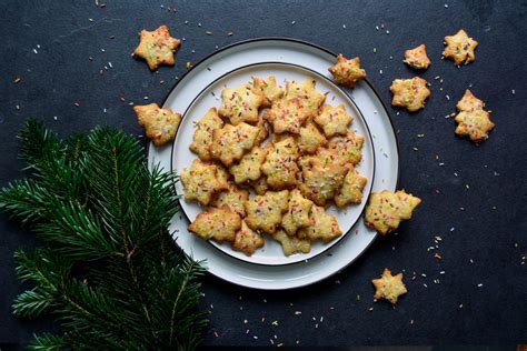 Soft and lemony ricotta cookies just a little bit of bacon. Maltese Christmas Cookies with Lemon