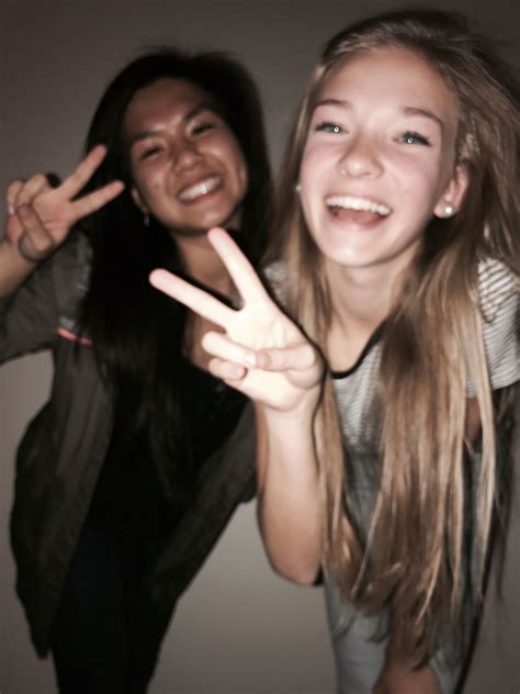 the girl on the right looks like she is possessed good friends are hard to find go best friend
