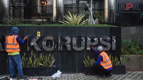 Aturan memasang foto presiden di sekolah. Draf Perpres yang Tempatkan KPK di Bawah Presiden dan ...