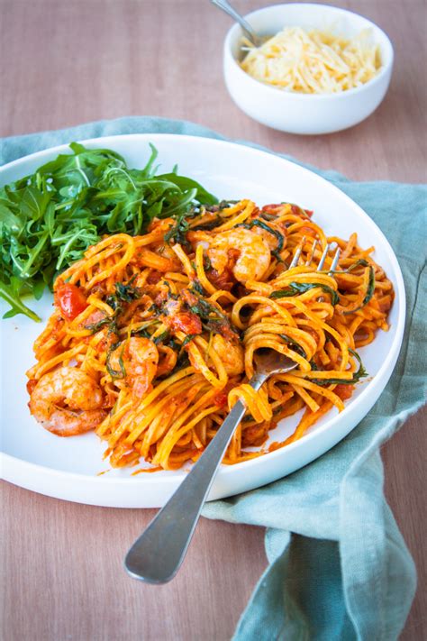 Pasta Met Rode Pesto Garnalen En Rucola Knoeien Met Inge