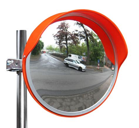 Karena letaknya di jalanan maka bahan yang digunakan harus mampu bertahan pada berbagai keadaan, maksudnya tetap tahan pada cuaca panas ataupun saat hujan melanda. CERMIN CEMBUNG TIKUNGAN JALAN | CONVEX MIRROR