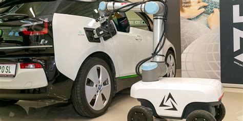 The Mobile Robot That Charges The E Car