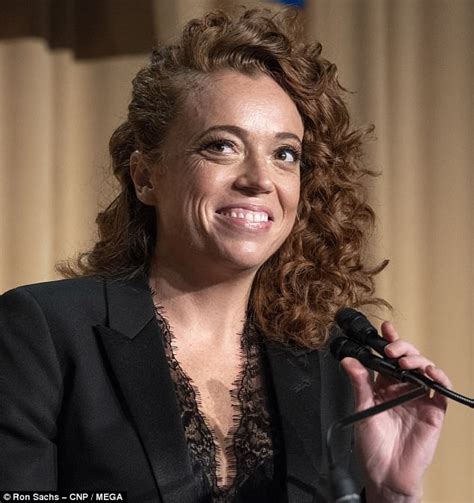 Michelle Wolf Hits Back At Critics Of Sarah Huckabee Sanders Jokes Daily Mail Online