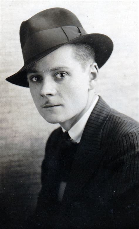 Another highlight of the '20s that exemplified change was the evolution of women's hairstyles. 1920s Mens Fashion Gangster | Cute Trendy Clothes | 1920s ...