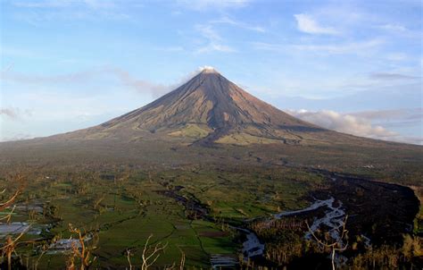 Mayon Volcano Mountain Information
